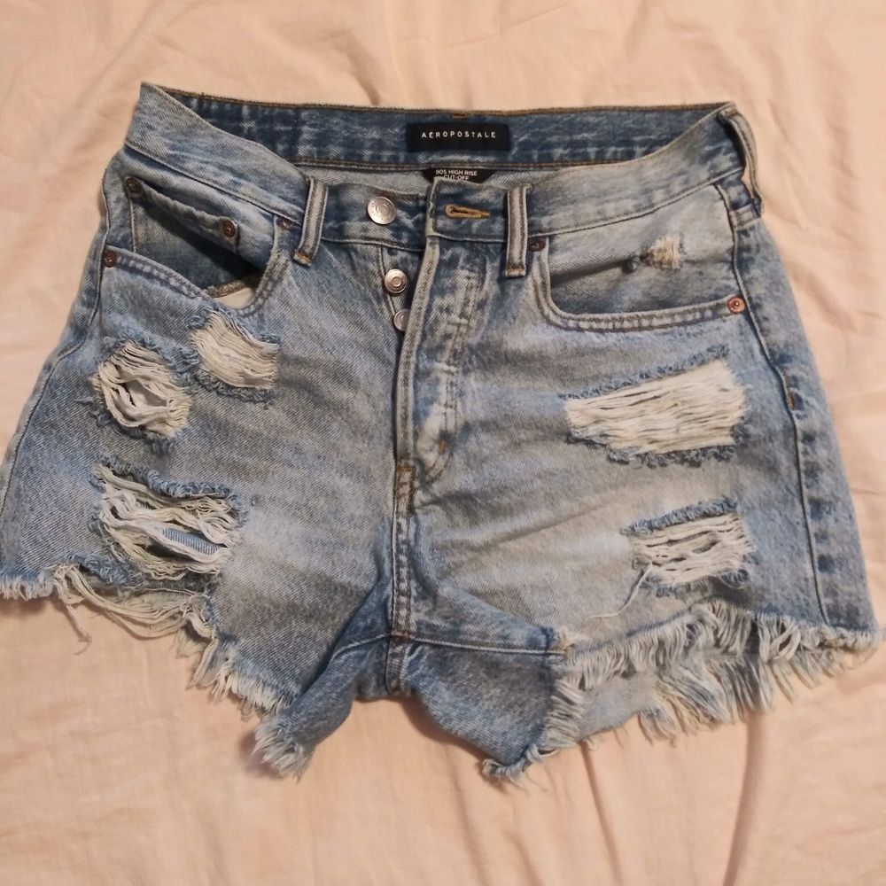 My favorite high rise, 90s style, button fly jean shorts! Only worn a few times